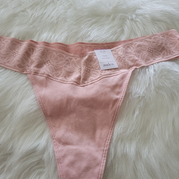 Lace Thongs - Picture 4 of 6